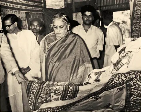 Indian handloom weaving, revived under Kamaladevi Chattopadhyay's leadership. | Photo credit : Delhi Crafts Council