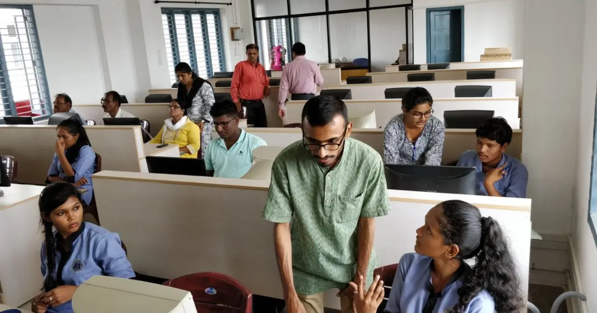 Karavali Wikimedians User Group members conducting a college workshop on Wikipedia editing